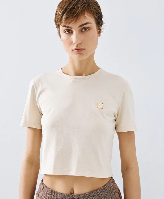63-2135-VANLA-01-550x668h.jpg T-shirt κοντό με μεταλλική λεπτομέρεια - Image 1
